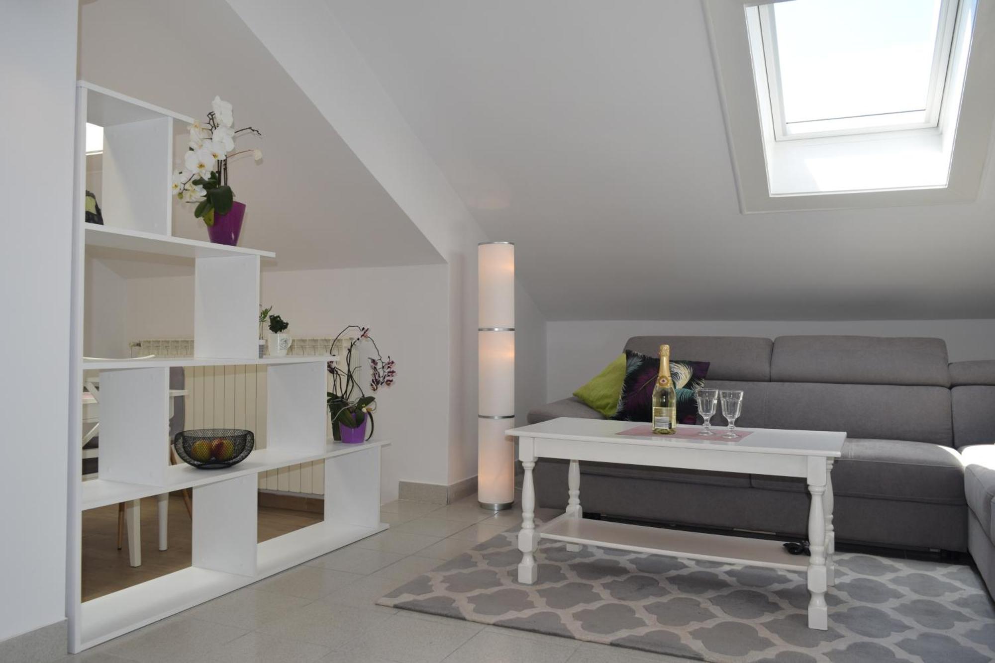 Apartments And Rooms By The Sea Barbat, Rab - 4973 Rab Town Room photo