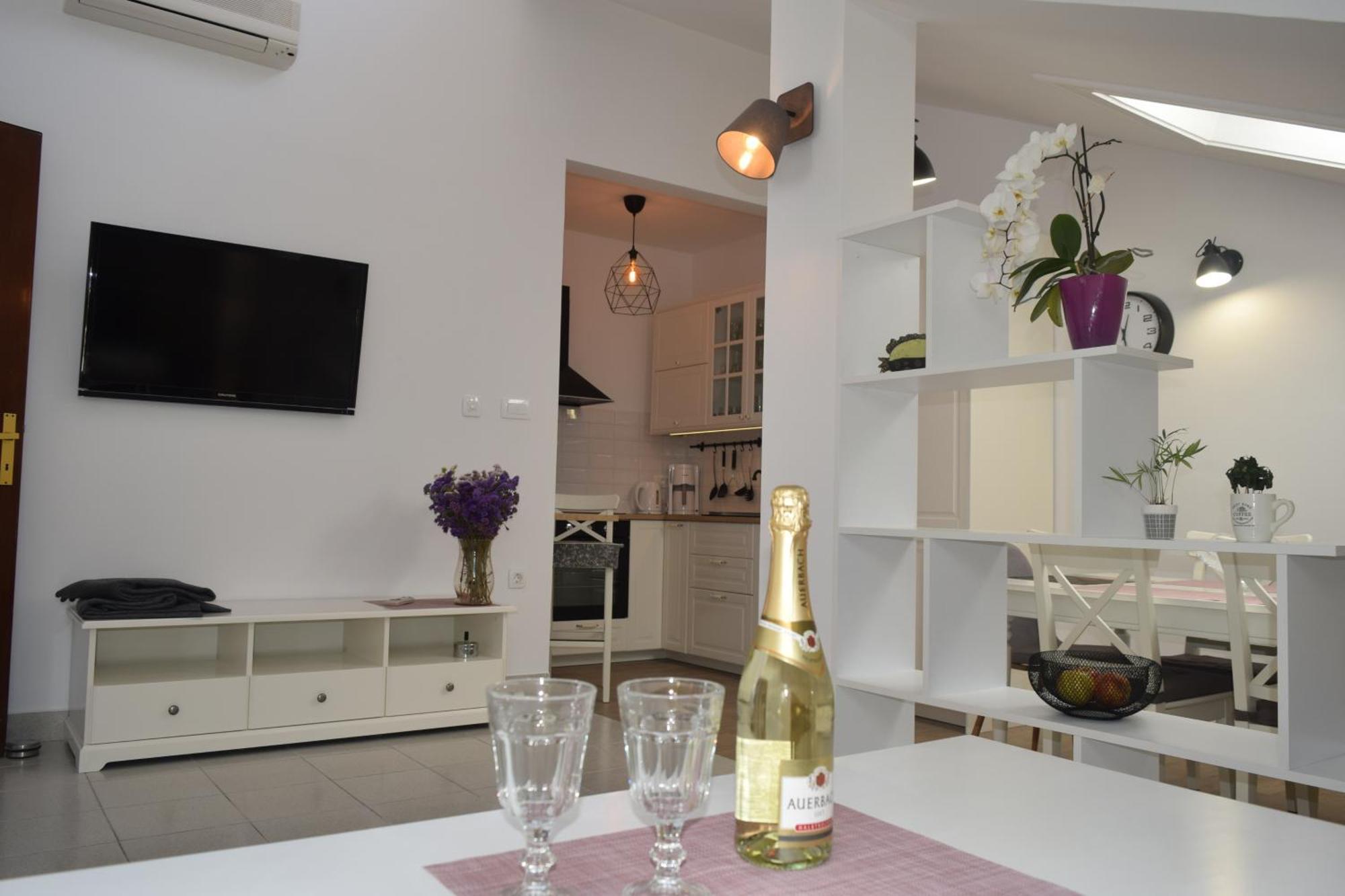 Apartments And Rooms By The Sea Barbat, Rab - 4973 Rab Town Room photo